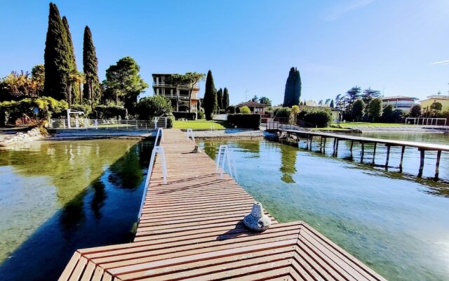 One step from the lake - Italian Homing