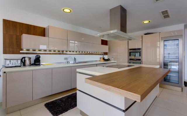 Contemporary, Luxury Apartment With Valletta and Harbour Views