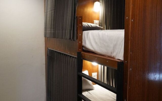 Slee Hostel Chiangmai - Adults Only