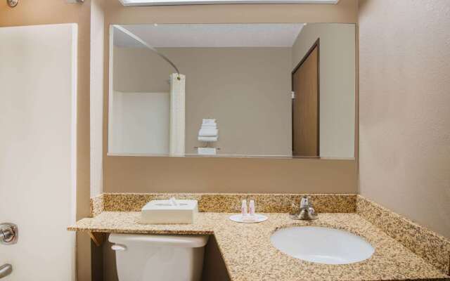 Super 8 by Wyndham Clearfield