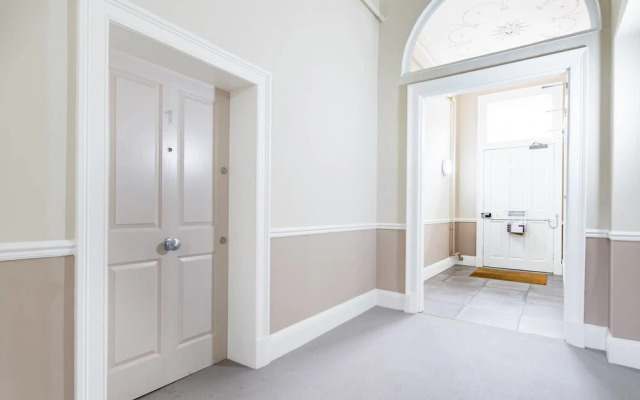 JOIVY York Place Apartment in Georgian City Centre Building