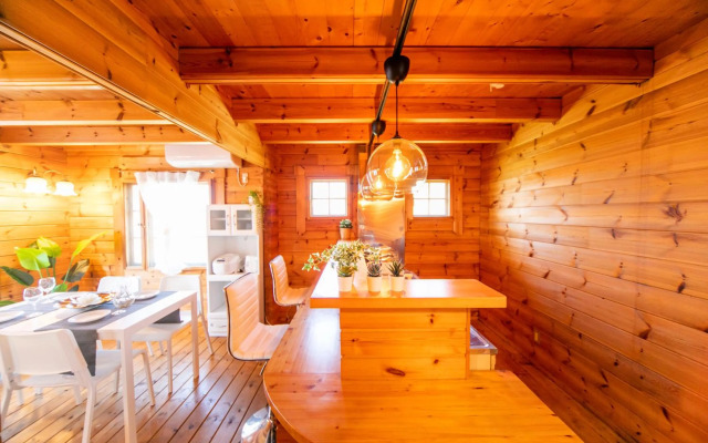 Awaji Seaside Log house in Goshiki