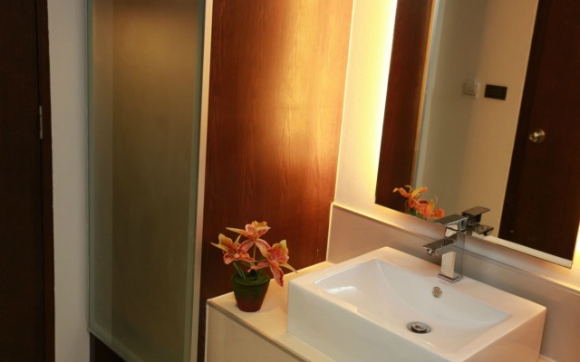 Collection O The Bangkok Airport Link Suite