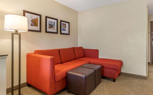 Comfort Suites Grand Rapids North