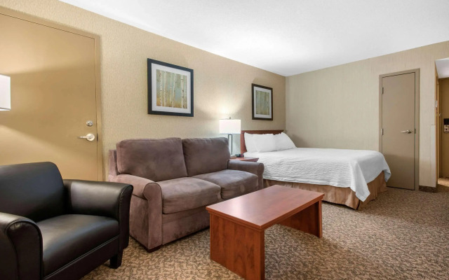 Clarion Hotel & Suites