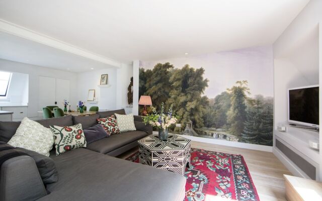 Beautifully Furnished 3 Bedroom 2 Bath Maisonette With Balcony In Bayswater