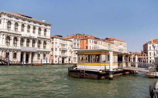 Contemporary Apartment in Venice FF