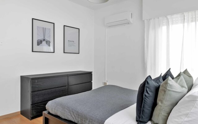 Phaedrus Living: Romanou Modern City Center Flat
