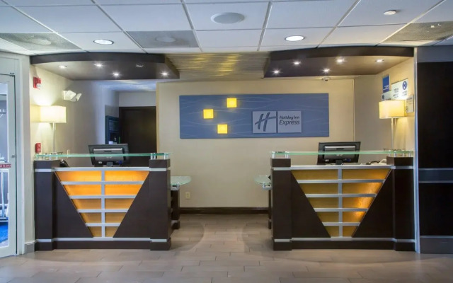 Holiday Inn Express Hotel & Suites Oxford by IHG