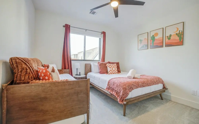 3 Mi to San Antonio River Walk: Gem w/ Heated Pool