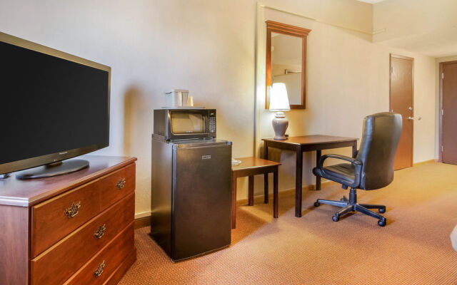 Quality Inn and Suites Beaver Dam