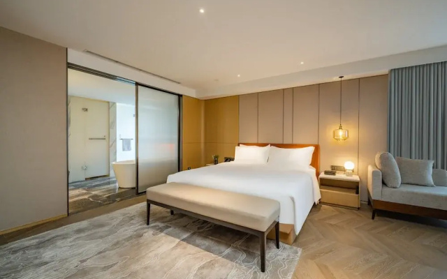 Holiday Inn Shanghai Huaxia