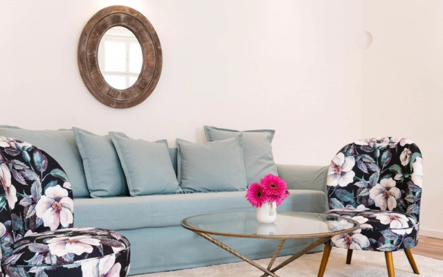 Deluxe Apartment in the Historic Centre With Private Parking