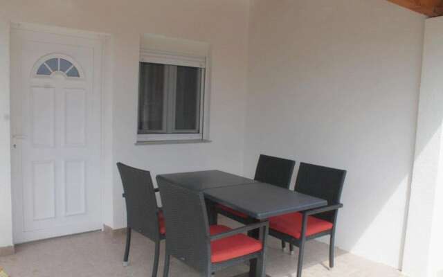 Snjeza - 80 m From Beach - A2 Apartman