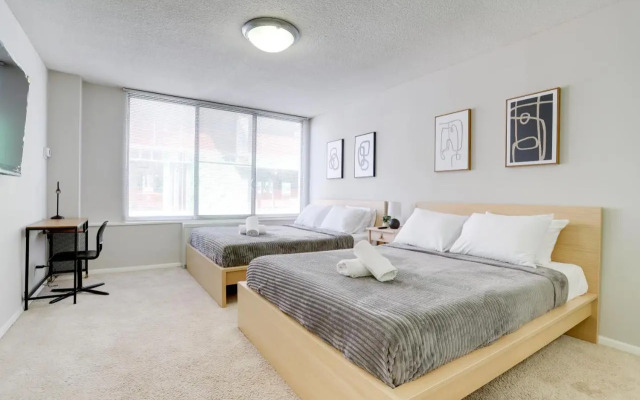 Modern Apartment At Crystal City