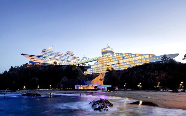 Sun Cruise Resort and Yacht