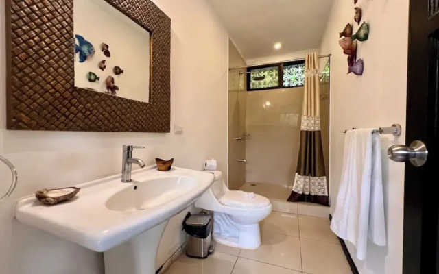 Beautiful private villa w private pool