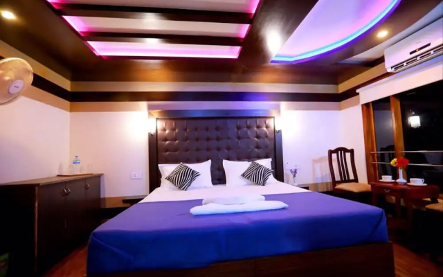 Indiavacationz Houseboat