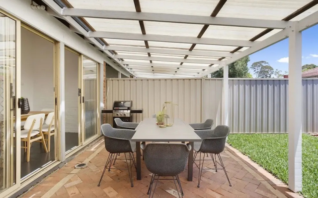 Chic Semi-detached 2-bed Home With Outdoor Dining