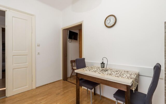 Beautiful Apartment in Omisalj With 1 Bedrooms and Wifi