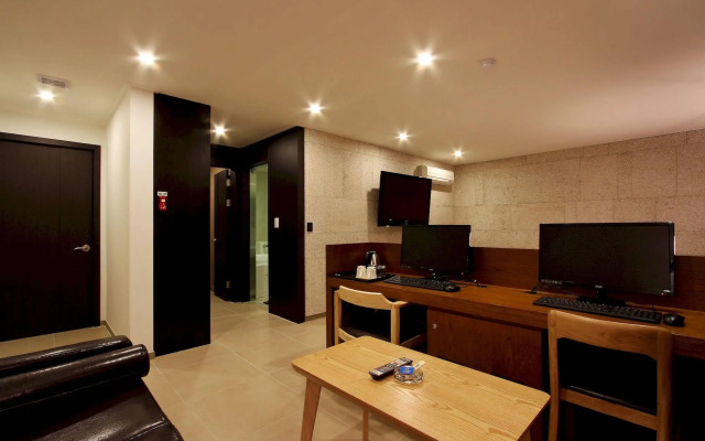 Bando Tourist Hotel
