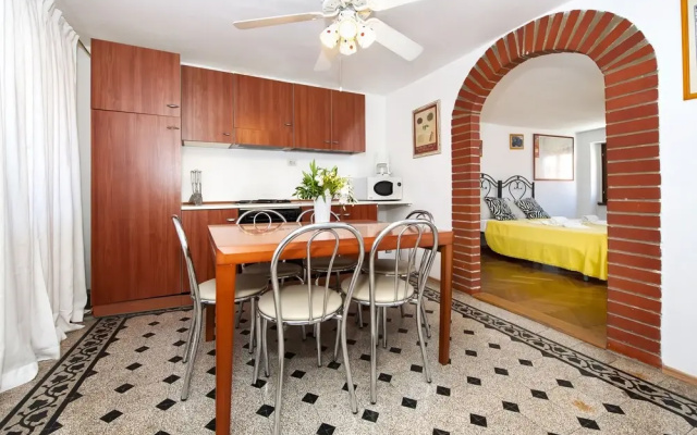 Carera Seaview Apartments