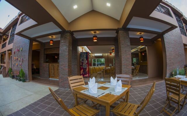 Royal Aykare Lodge