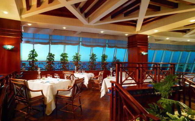 Sheraton Club des Pins Resort