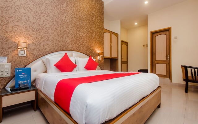 OYO 13105 Hotel Blue Diamond