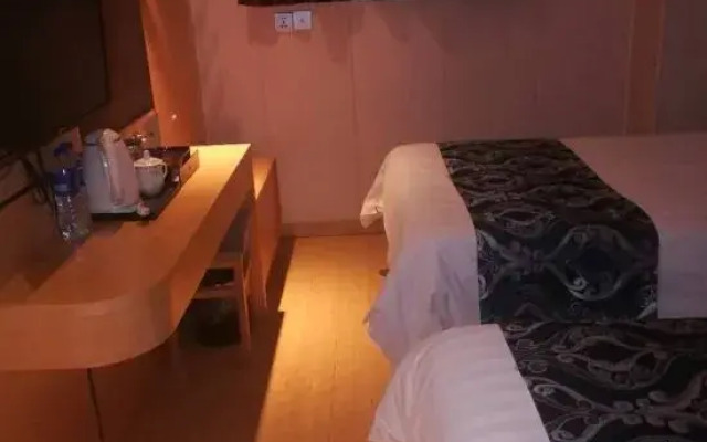 Yayue Hotel (Nanjing East Road Pedestrian Street)
