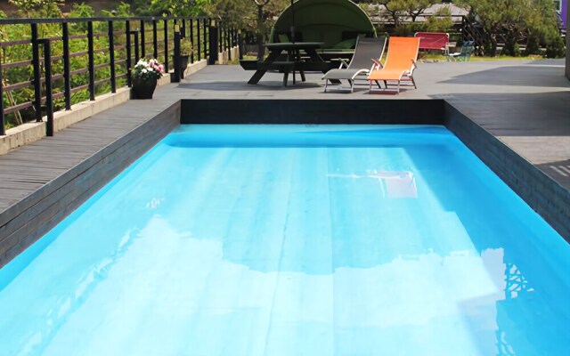 Hongcheon La Defense Pension