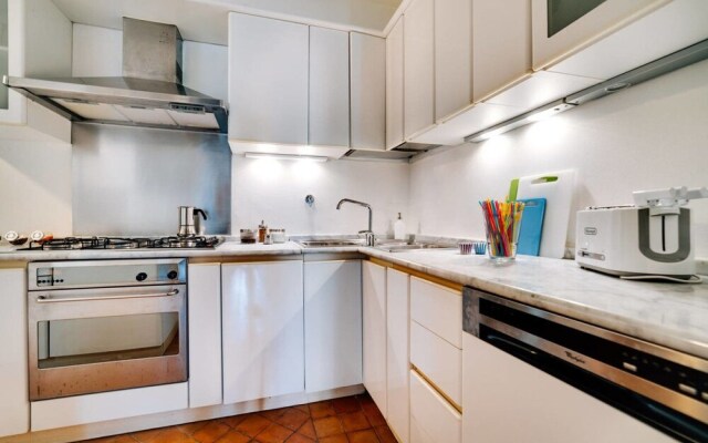 Amazing Flat for 6 People Close to Colosseum