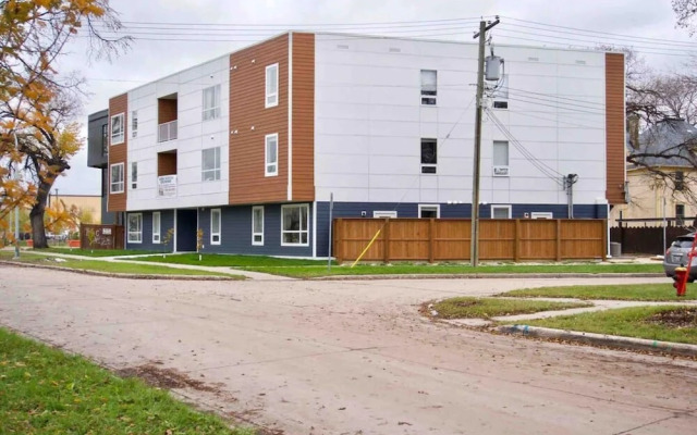 Gorgeous Modern 2BD Condo Heart of Wpg Location