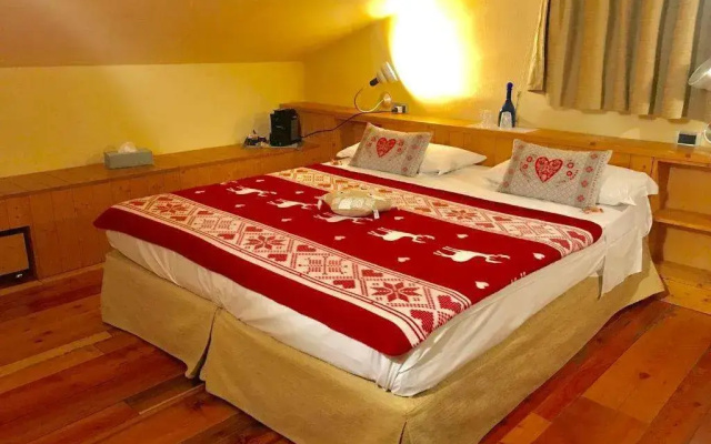 Shatush Hotel