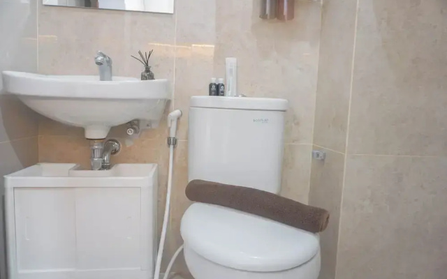 Good And Comfy Studio At Transpark Cibubur Apartment