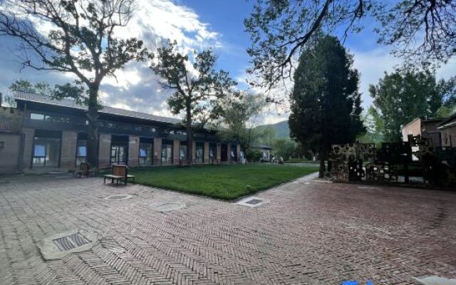 Zhenshun Yunfang Tangquan Art Hotel