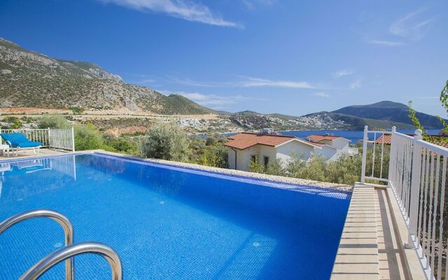 Villa Selena by Akdenizvillam