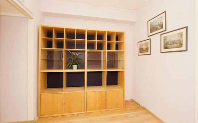 LUXKV Apartment on Nikoloyamskiy