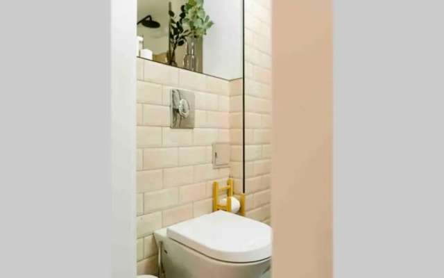 Sunny 2BR Flat-Top Location-Amazing Views