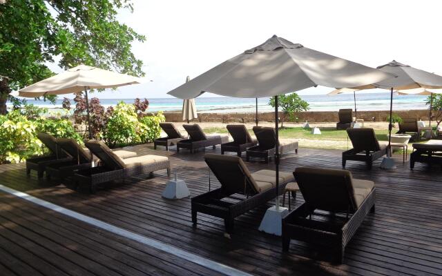 Savannah Beach Club Hotel