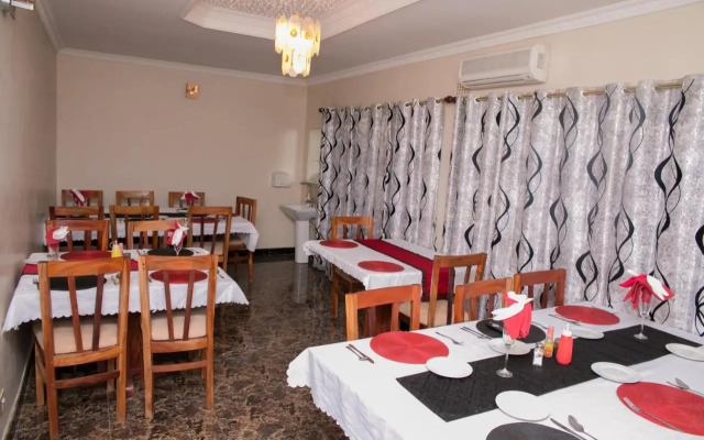 Glitz Cloud 9 Suites