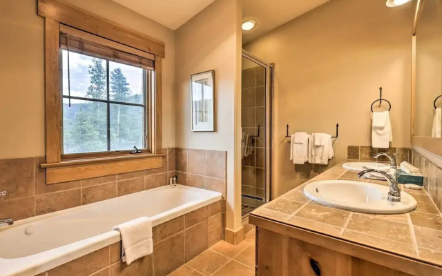 Keystone Condo on Golf Course w/ Mountain View