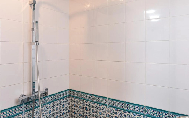 Spacious & Artistic Retro 2 Bedrooms Apt + SAUNA