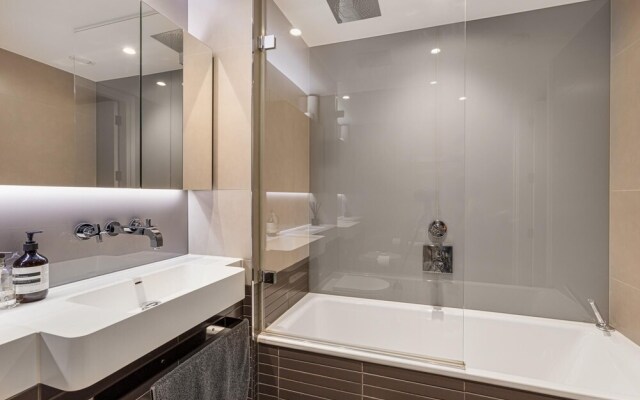 Battersea Power Station Flat With River Views