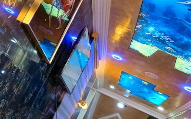 Viclawson Royal Hotel