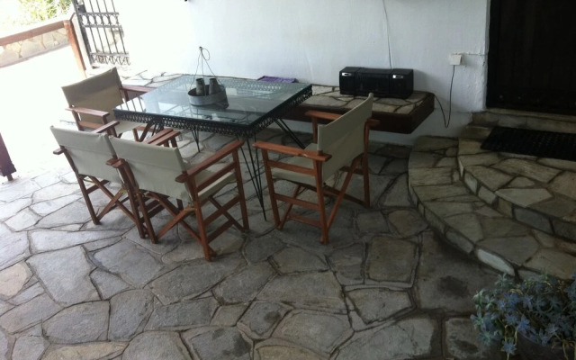 Agrelia House