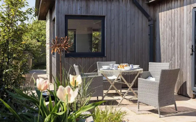 Spacious Coastal Retreat for 10 in West Wittering