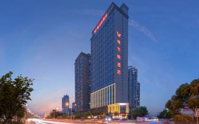 Vienna Hotel (Wuhan Sports Center Fenghuang Road Subway Station)