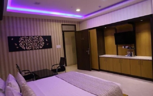 Iroomz Hotel SR Grand