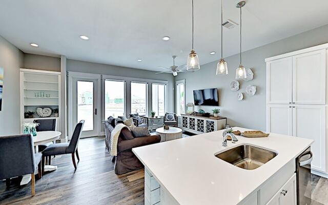 Luxe Waterfront #203 - 2 Br Villa